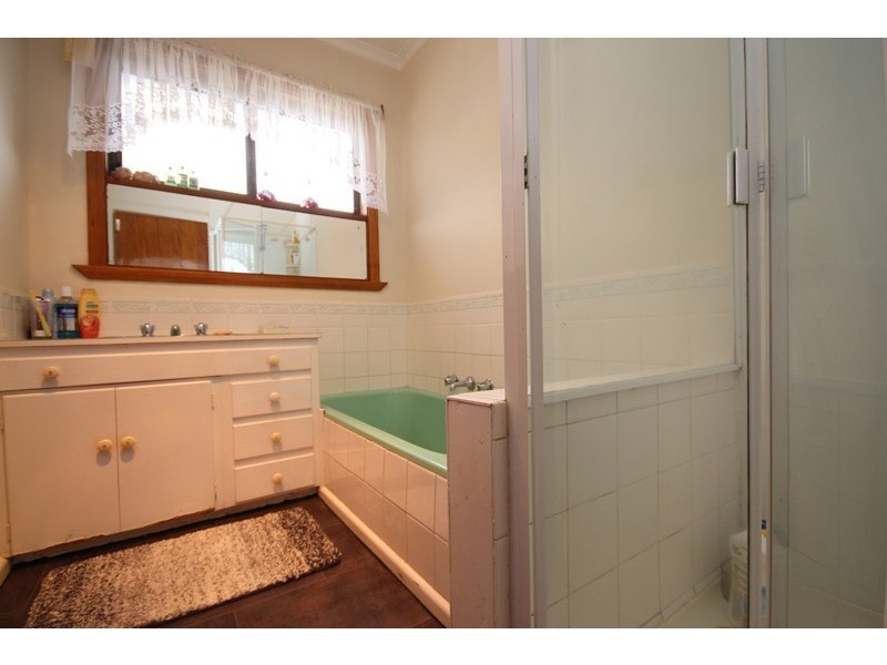 2 Halbert Street, Wendouree VIC 3355