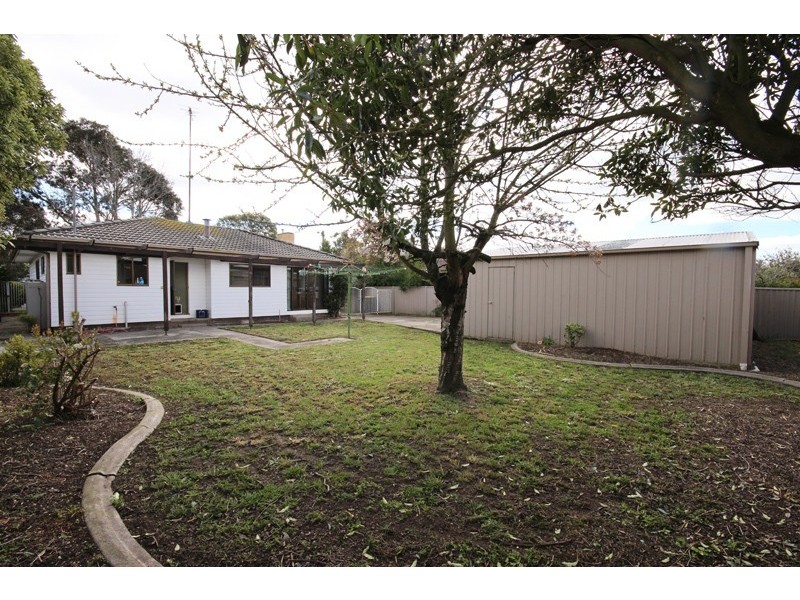 2 Halbert Street, Wendouree VIC 3355