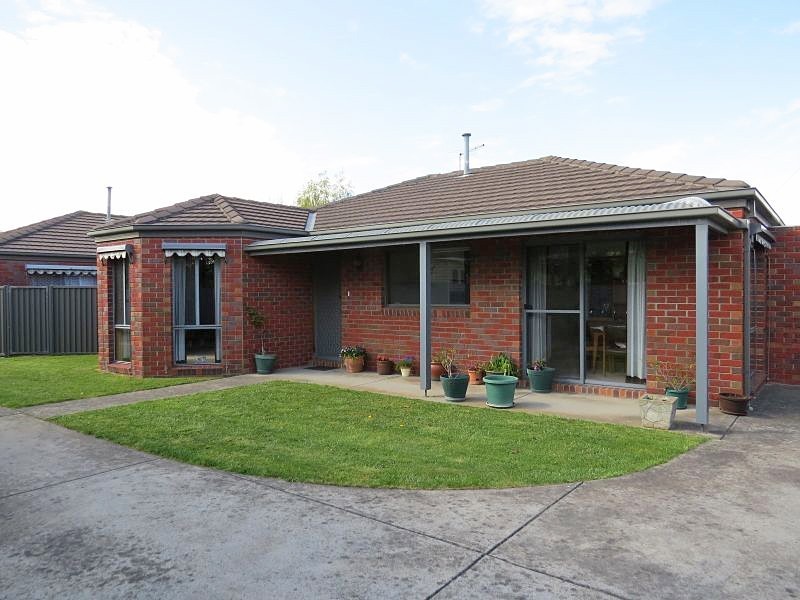 2/9 Park Street, Wendouree VIC 3355