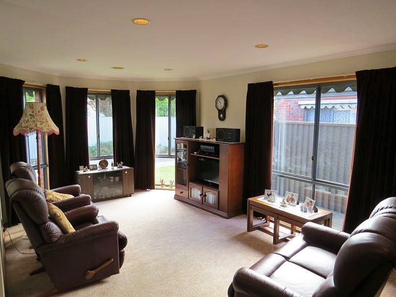 2/9 Park Street, Wendouree VIC 3355