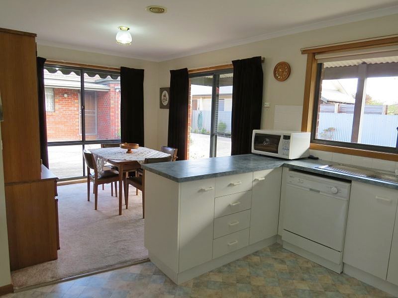 2/9 Park Street, Wendouree VIC 3355