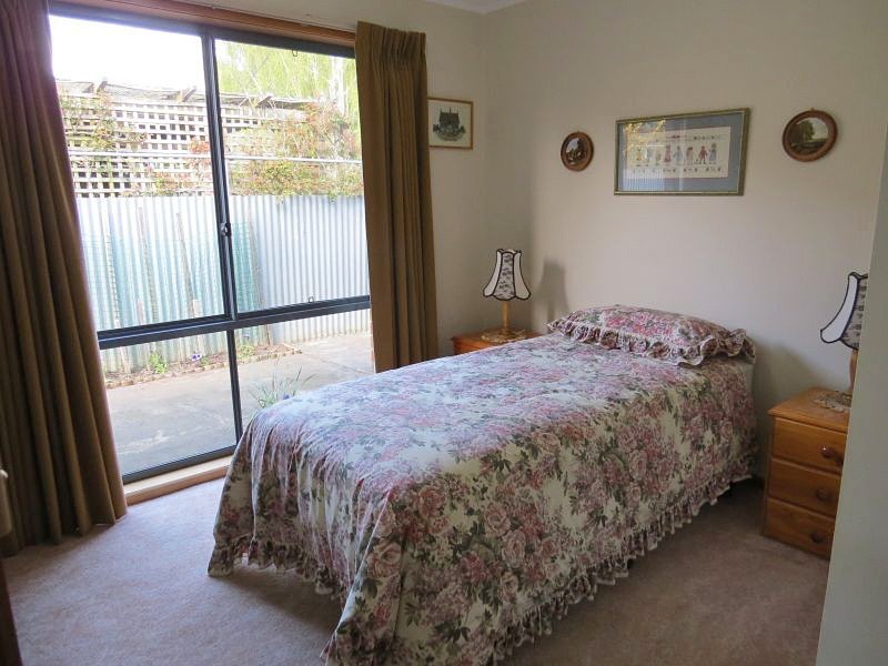 2/9 Park Street, Wendouree VIC 3355