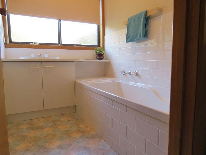 2/9 Park Street, Wendouree VIC 3355