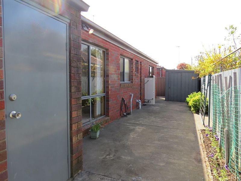 2/9 Park Street, Wendouree VIC 3355