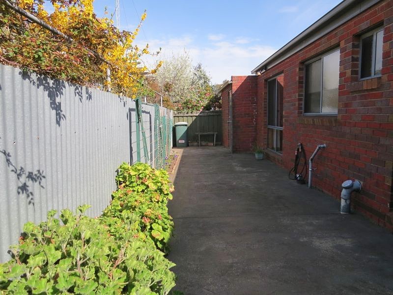 2/9 Park Street, Wendouree VIC 3355