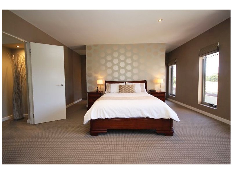 13 Pinevale Way, Ballarat North VIC 3350