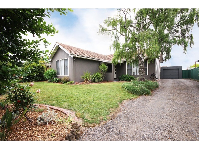 14 Orama Avenue, Wendouree VIC 3355