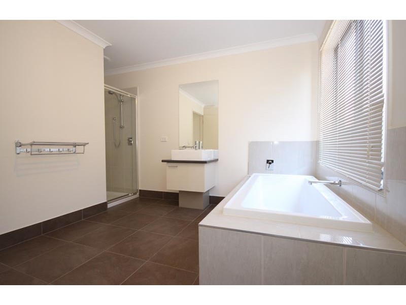 6 Greenhalghs Road, Delacombe VIC 3356