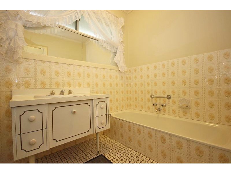 104 Forest Street, Lake Wendouree VIC 3350