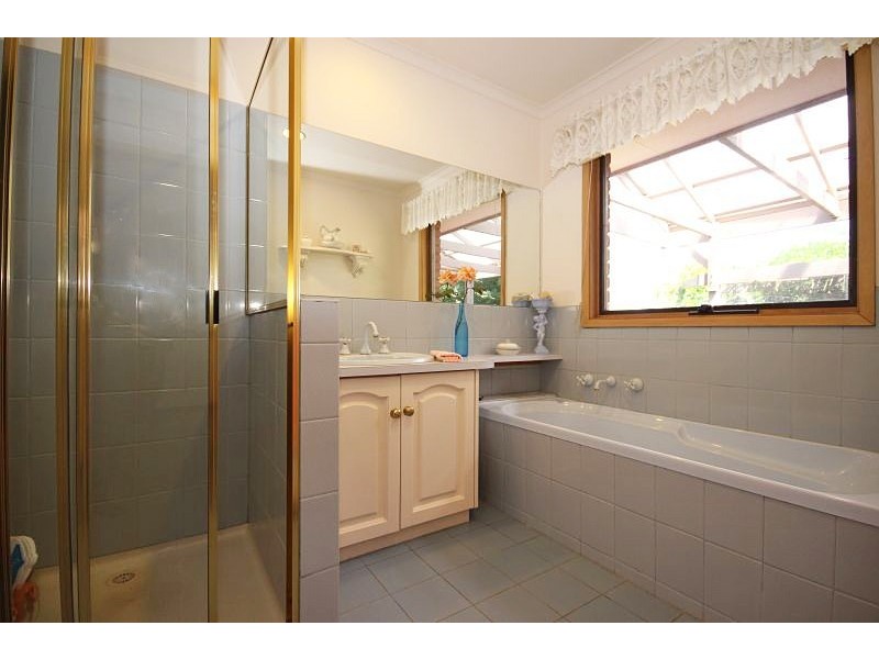 9 Hakea Court, Mount Helen VIC 3350