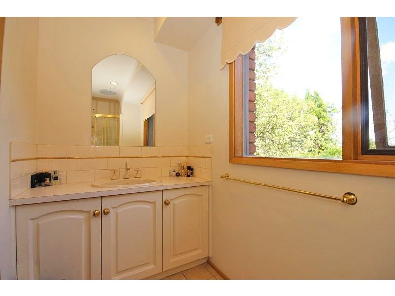 9 Hakea Court, Mount Helen VIC 3350