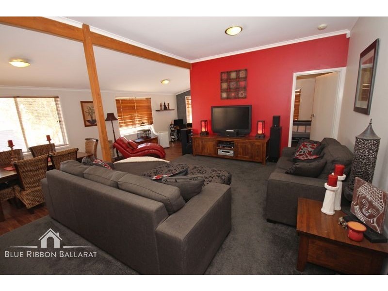 208 Whitehorse Road, Mount Clear VIC 3350