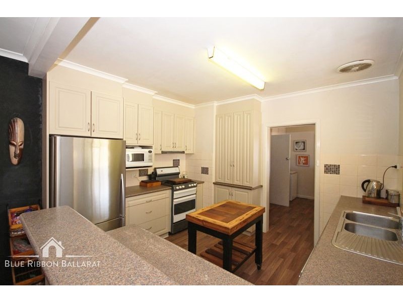 208 Whitehorse Road, Mount Clear VIC 3350