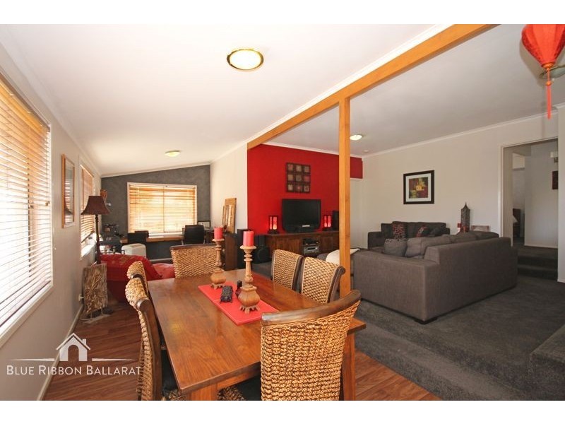 208 Whitehorse Road, Mount Clear VIC 3350