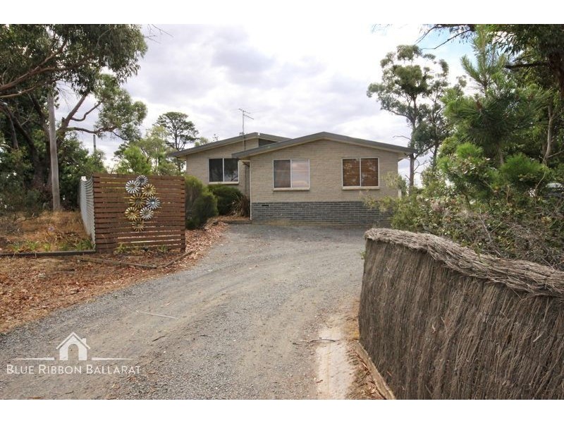 208 Whitehorse Road, Mount Clear VIC 3350