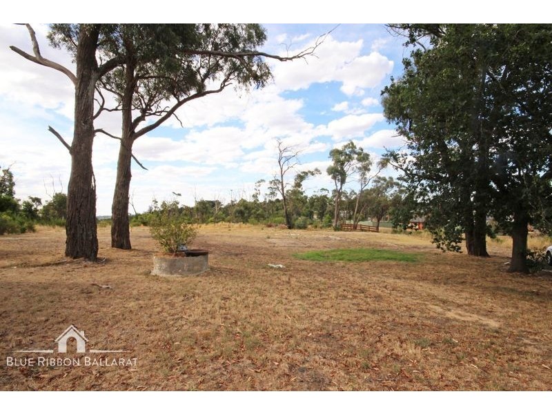 208 Whitehorse Road, Mount Clear VIC 3350