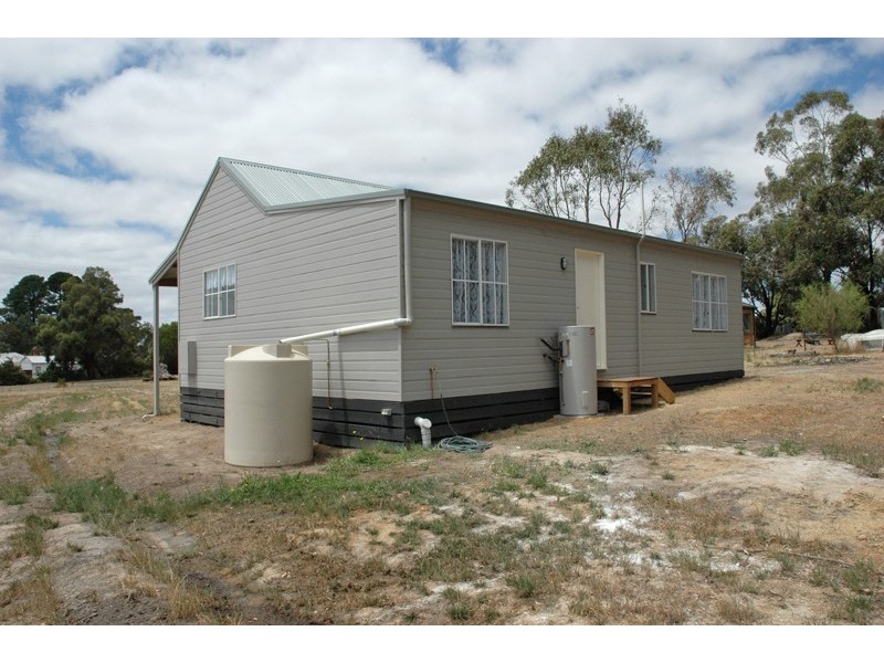 11 Hamilton Street, Linton VIC 3360