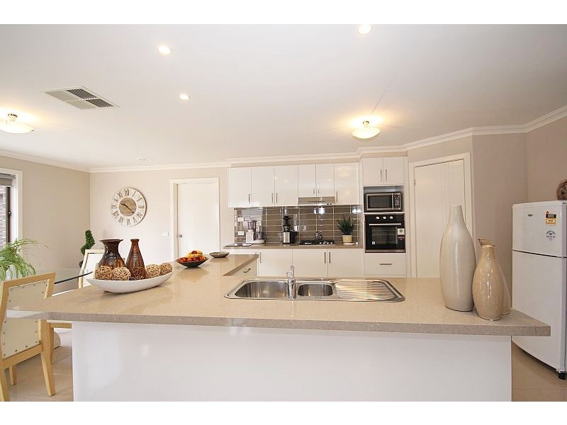 76 Learmonth Street, Alfredton VIC 3350