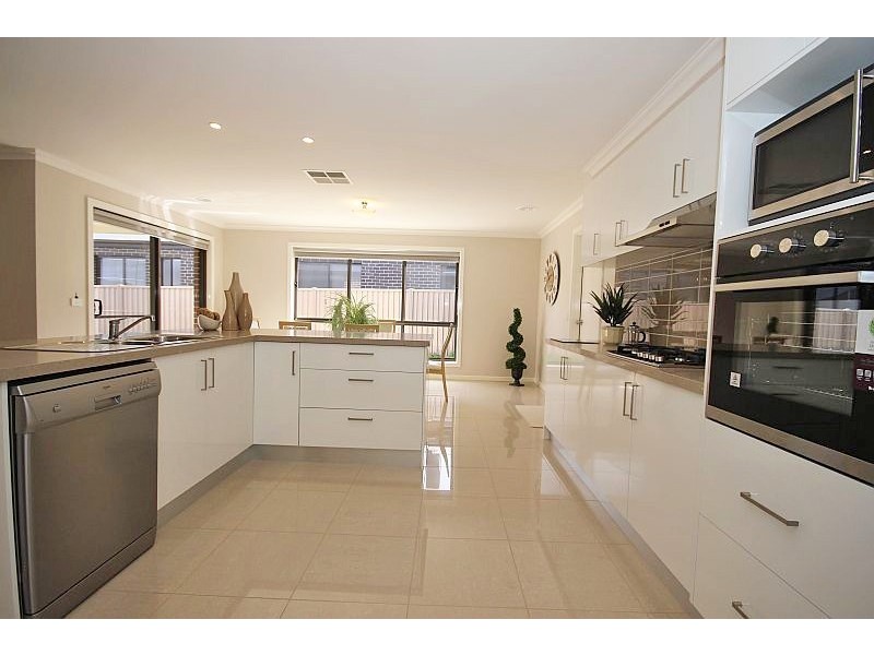 76 Learmonth Street, Alfredton VIC 3350