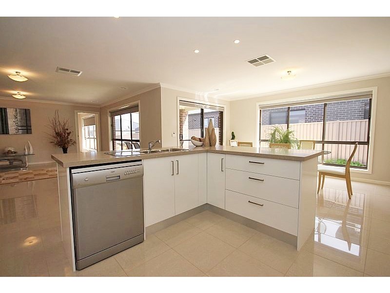 76 Learmonth Street, Alfredton VIC 3350