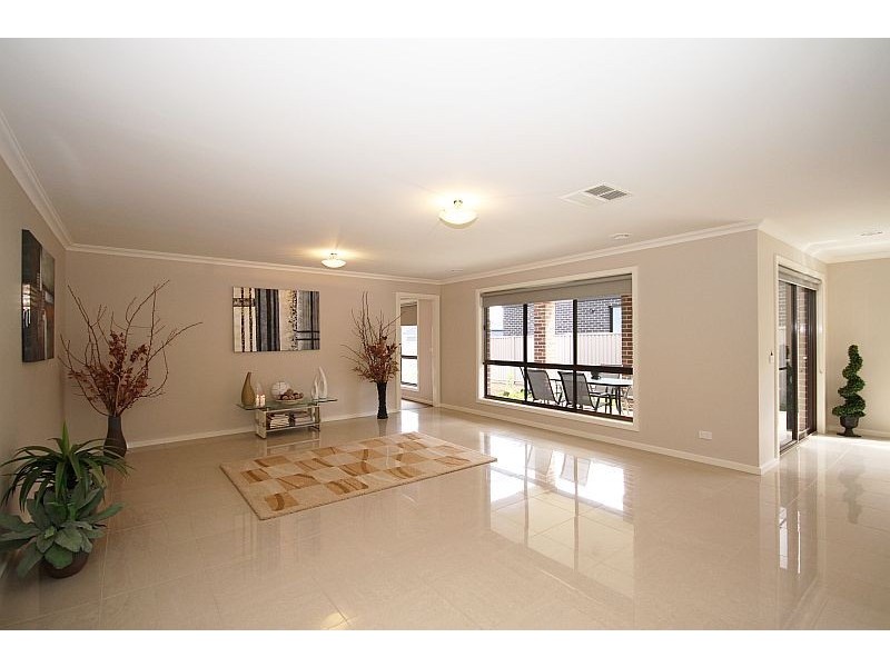 76 Learmonth Street, Alfredton VIC 3350