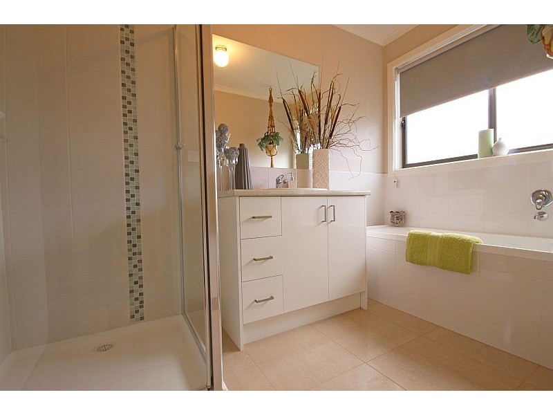 76 Learmonth Street, Alfredton VIC 3350