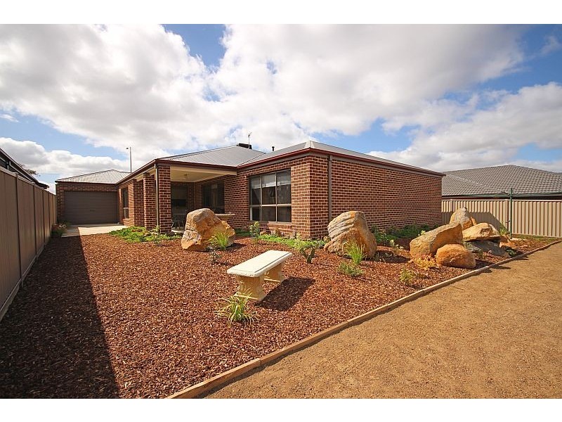 76 Learmonth Street, Alfredton VIC 3350