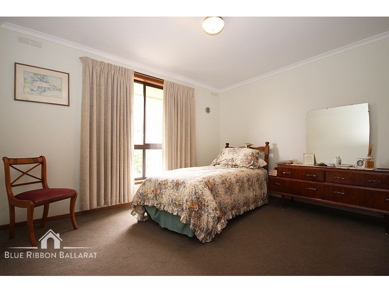 90 Grandview Grove, Wendouree VIC 3355