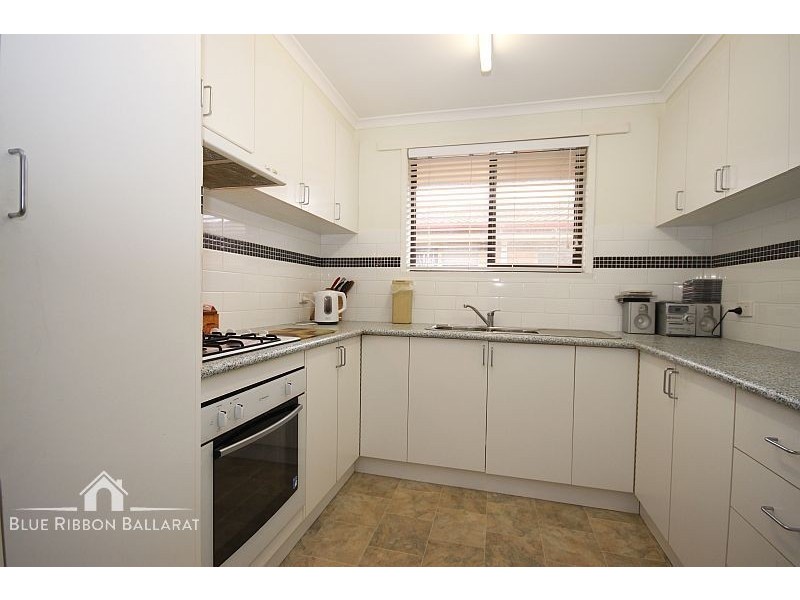 90 Grandview Grove, Wendouree VIC 3355