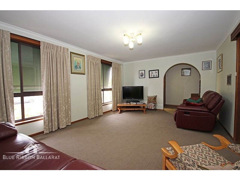 90 Grandview Grove, Wendouree VIC 3355