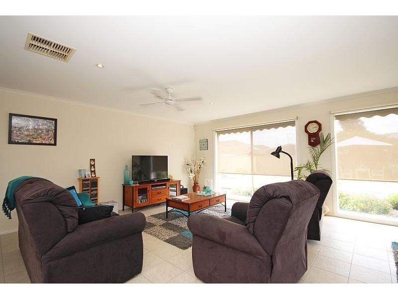 8 Deakin Drive, Delacombe VIC 3356