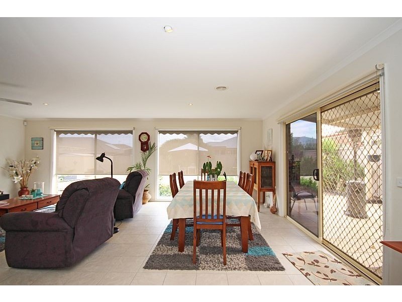 8 Deakin Drive, Delacombe VIC 3356