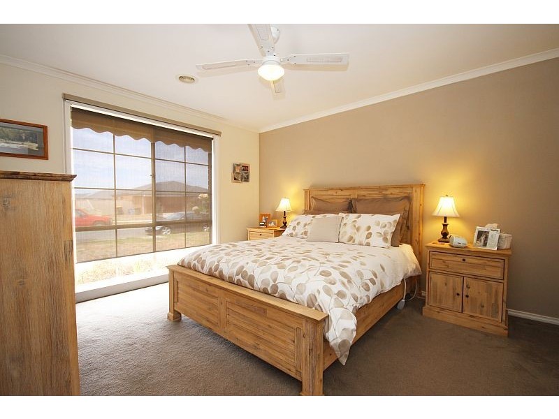 8 Deakin Drive, Delacombe VIC 3356