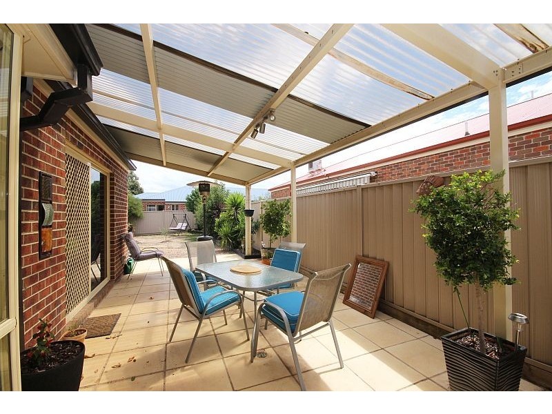 8 Deakin Drive, Delacombe VIC 3356