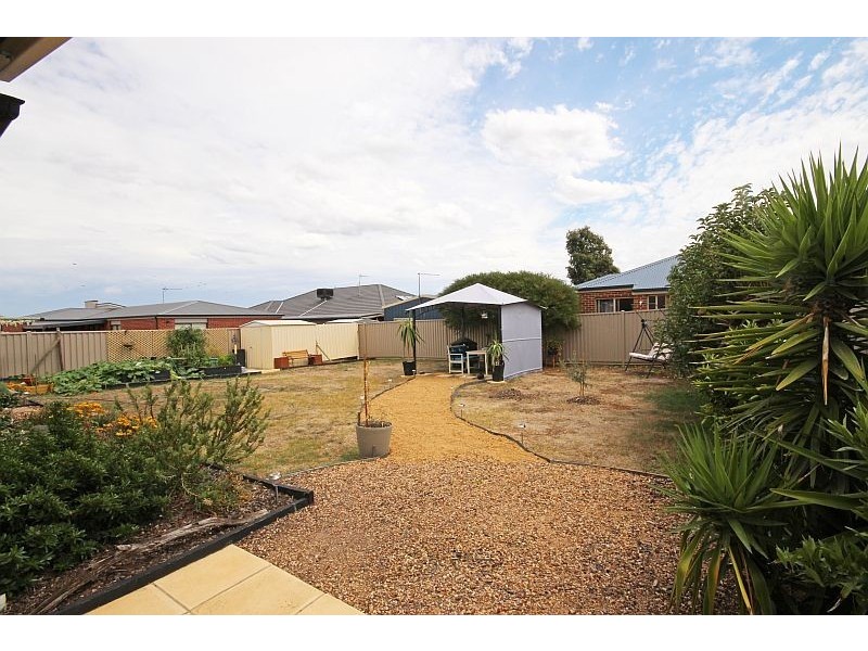 8 Deakin Drive, Delacombe VIC 3356