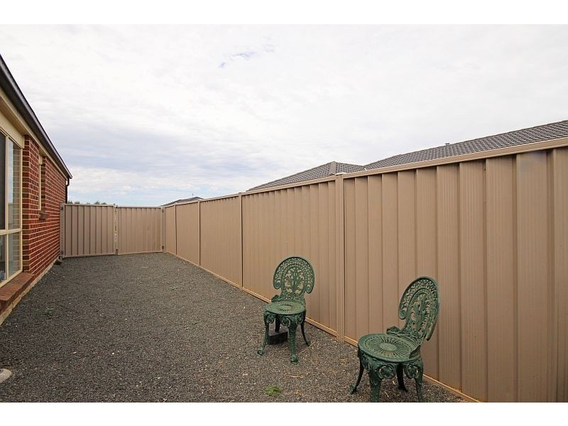 8 Deakin Drive, Delacombe VIC 3356