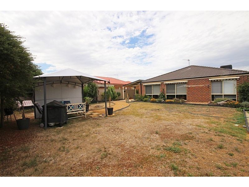 8 Deakin Drive, Delacombe VIC 3356