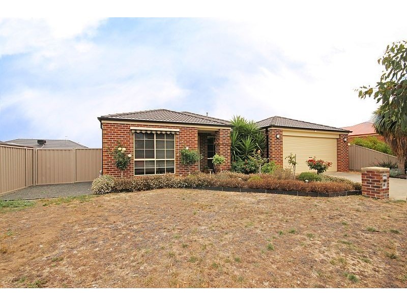 8 Deakin Drive, Delacombe VIC 3356