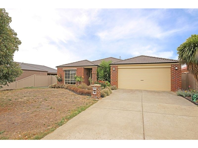 8 Deakin Drive, Delacombe VIC 3356