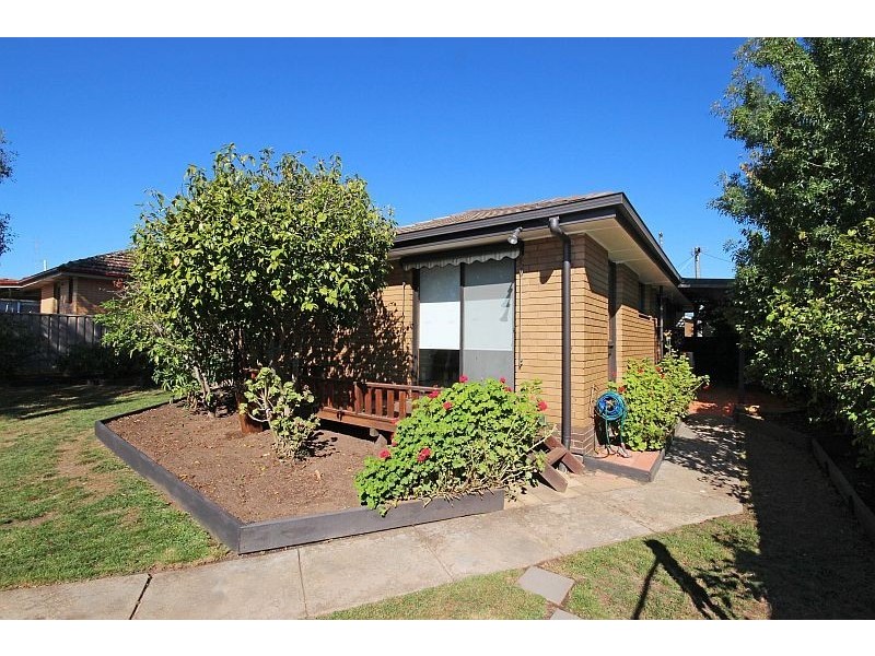 42 Montgomery Street, Wendouree VIC 3355