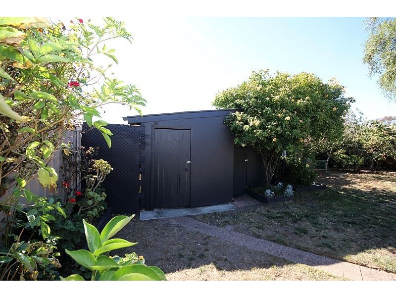 42 Montgomery Street, Wendouree VIC 3355