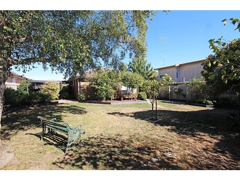 42 Montgomery Street, Wendouree VIC 3355