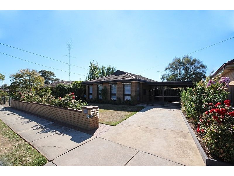 42 Montgomery Street, Wendouree VIC 3355