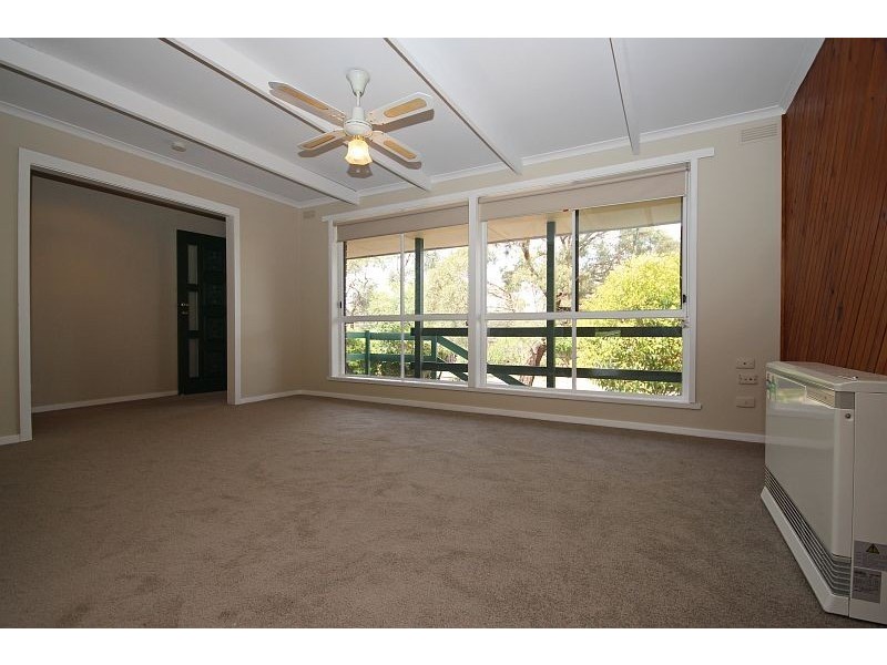 10 Soyuz Court, Mount Clear VIC 3350