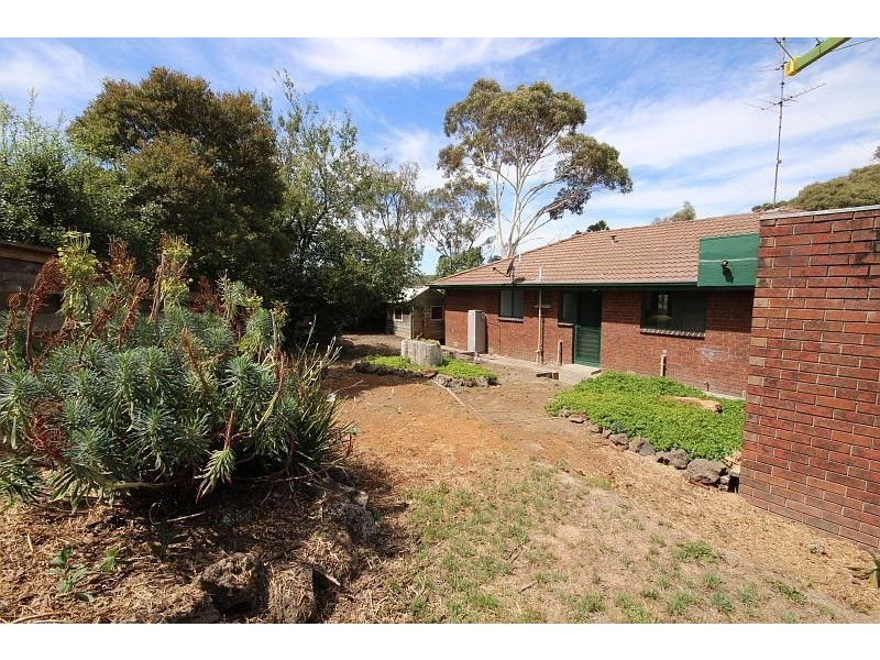 10 Soyuz Court, Mount Clear VIC 3350