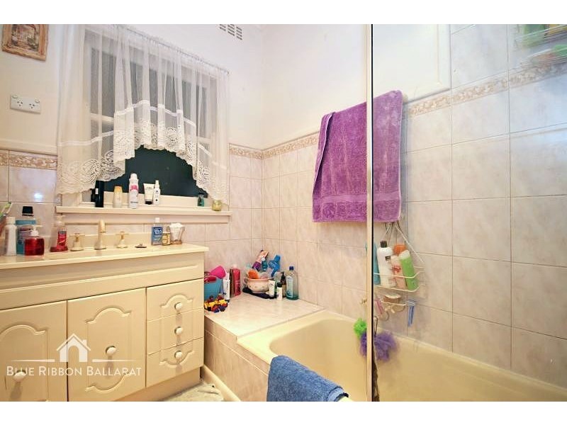 25 Yarrowee Street, Sebastopol VIC 3356