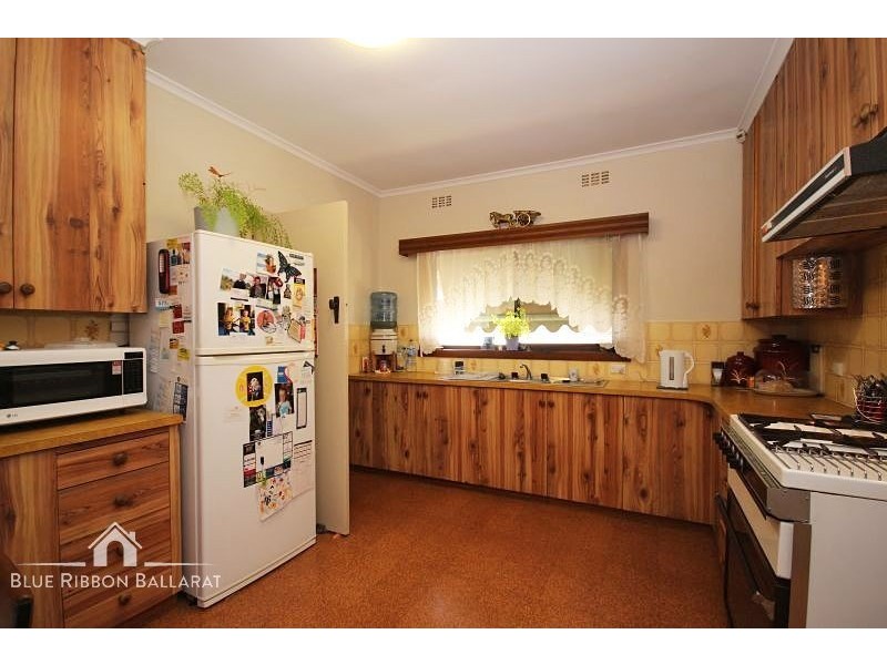 25 Yarrowee Street, Sebastopol VIC 3356