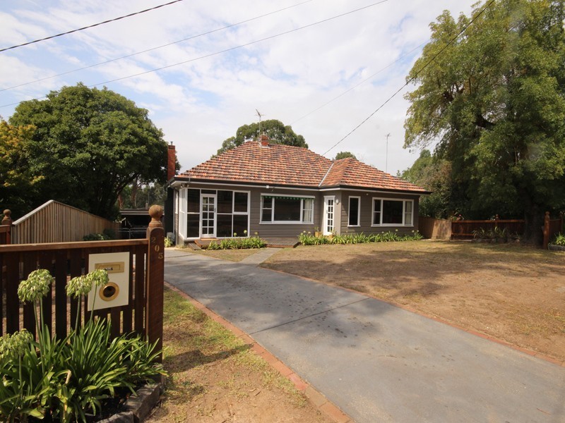 205 Lylia Avenue, Mount Clear VIC 3350