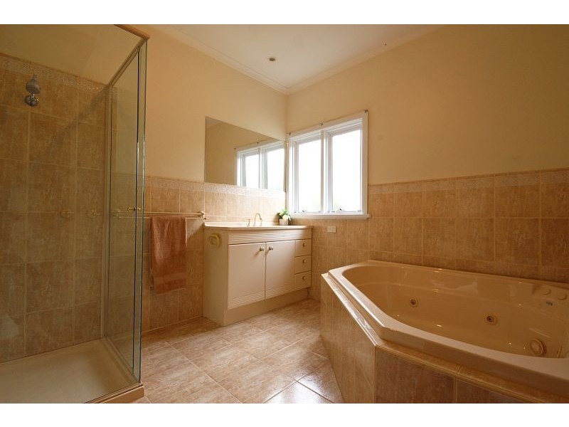 205 Lylia Avenue, Mount Clear VIC 3350