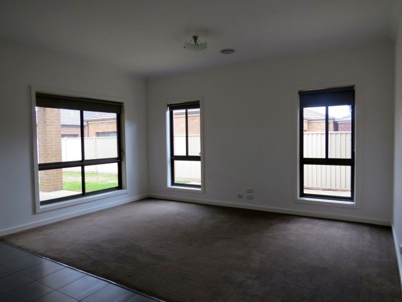 39 Ascot Gardens Drive, Delacombe VIC 3356